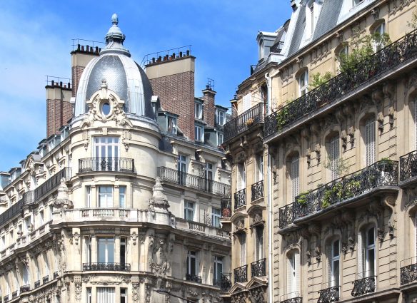 Paris / Faades d'immeubles haussmanniens